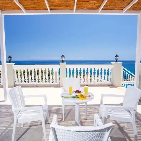 Skala Sleeps 6 Pool Air Con Wifi *