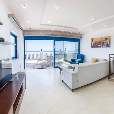 Villa Skala Sleeps 6 Pool Air Con Wifi
