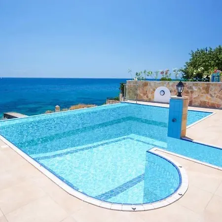Skala Sleeps 6 Pool Air Con Wifi *