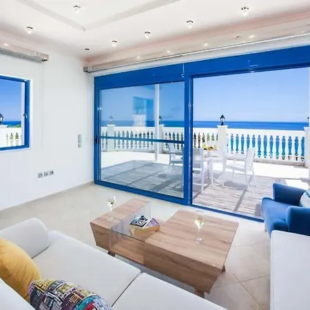 Skala Sleeps 6 Pool Air Con Wifi Spathion