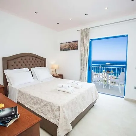 Skala Sleeps 6 Pool Air Con Wifi * Spathion